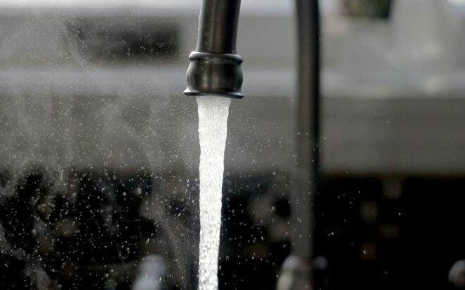 Plumbing a sink